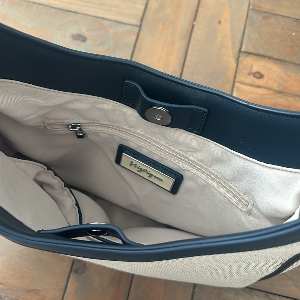 Elegant Navy and White Women's Shoulder Bag - Picture 2 of 2
